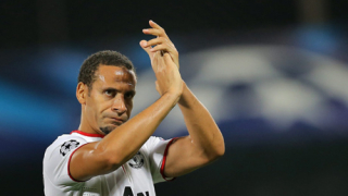 Рио намалява заплатата си, за да остане в Юнайтед