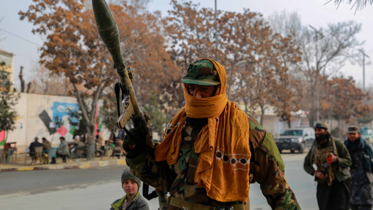 Талибаните заявиха, че Пакистан е извършил два въздушни удара на