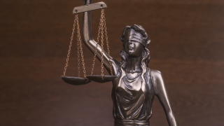 Двамата младежи в София по време на антиправителствените протести през