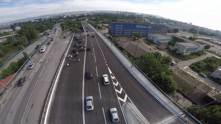 Авария остави без осветление част от Аспаруховия мост във Варна