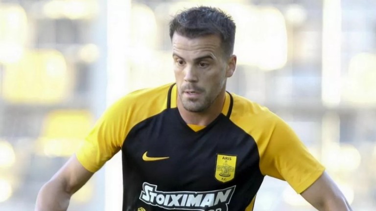 31-годишният гръцки футболист Никос Цуманис е бил открит мъртъв. Това