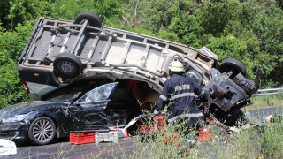Тежък пътен инцидент е станал в района на Креснеското дефиле