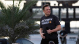Илон Мъск, Бернар Арно и новината, че собственикът на Twitter и Tesla вече не е най-богатият човек на света