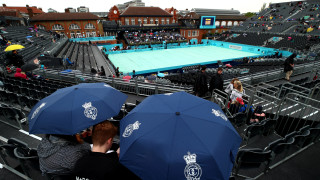 Традиционно за турнирите на трева провеждащи се във Великобритания дъжд