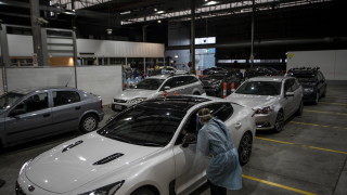 Повече от половината от 25 милионното население след като силно