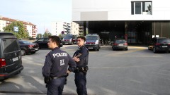 Стрелецът от Австрия се снимал в тоалетната на училището точно преди нападението