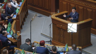 Върховната рада избра Денис Шмигал за премиер на Украйна съобщават