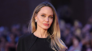 Докато всички очакват излизането на Couture Анджелина Джоли започна работа