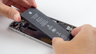 Първият iPhone излезе през 2007 г с напълно запечатано тяло