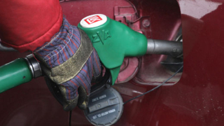 Дефлация за пореден месец заради поевтиняването на горивата