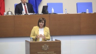 Нинова иска да внасяме ваксината Спутник V