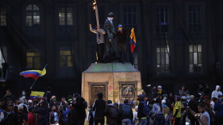 Хиляди на пореден протест срещу полицейските репресии в Колумбия 