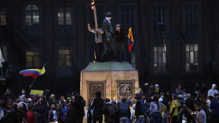 Хиляди на пореден протест срещу полицейските репресии в Колумбия