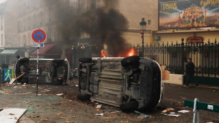 Ранени и арестувани след поредни сблъсъци в Париж 
