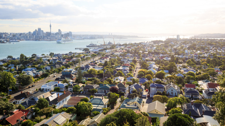Чуждите инвеститори се състезават да купуват жилища в Нова Зеландия