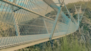 516 Arouca може да ни изглежда като предизвикваща световъртеж атракция