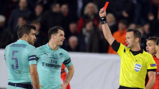Червен картон и автогол "отрязаха" главата на Арсенал във Франция, Чех спаси "топчиите" от разгромна загуба