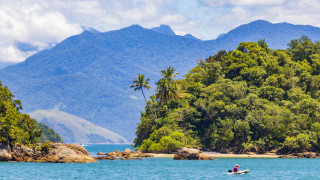 Иля Гранде е популярна дестинация за туристи търсещи слънце море