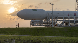 Американската компания на Илон Мъск SpaceX е получила официално одобрение