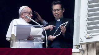 Папа Франциск си направи профил в мобилно приложение за молитви