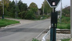 Товарен влак блъсна камион на жп прелез в Пловдивско