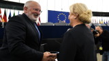  Европейска комисия обезпокоена, че Румъния може да се трансформира в евентуално домино след Полша и Унгария 