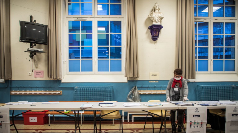 Франция гласува на местни избори, въпреки че властите ограничиха събиранията