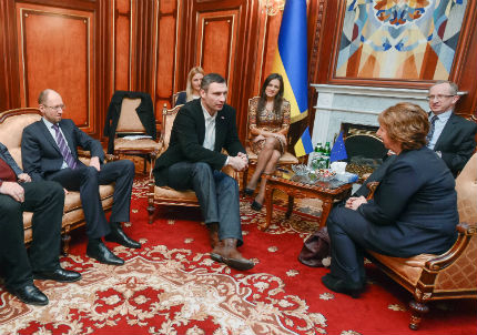 Катрин Аштън се срещна с украинските лидери 