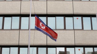 Крайнодесни японци арестувани за стрелба по посолството на Северна Корея