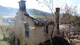 Изгоря постройка в двора на Опитната станция по тютюна в Рила