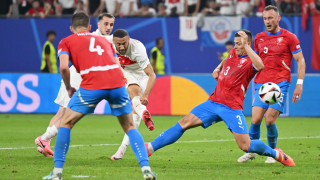 Турция продължава напред след трудна битка с 10 чехи