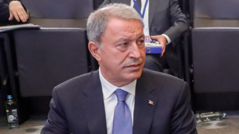 Турският министър на отбраната Хулуси Акар Анкара обвини Гърция, че