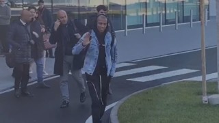 Капитанът на Манчестър Юнайтед Ашли Йънг пристигна в Милано за