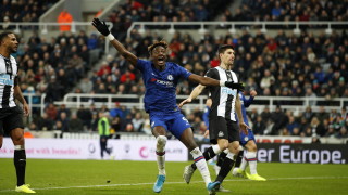 Тами Ейбрахам остава извън групата на Челси за полуфинала за