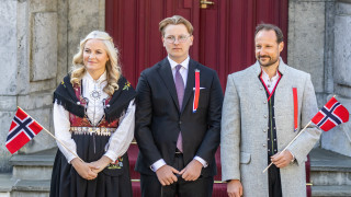 В рамките на месец две коренно различни събития се случиха