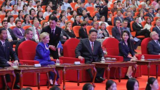 Севернокорейската държавна телевизия излъчи кадри на които лидерът на КНДР