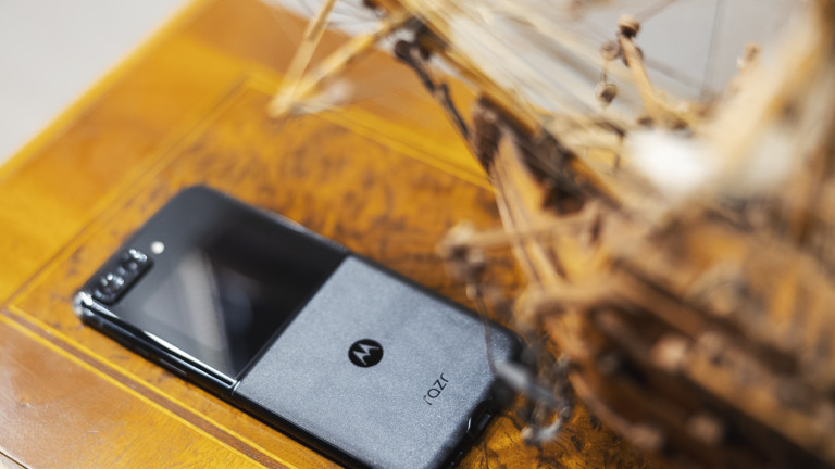 Дългоочакваният сгъваем смартфон Motorola Razr 2022 беше представен за първи