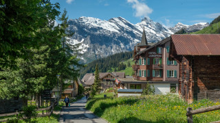 Селото в Европа, до което се стига само с лифт