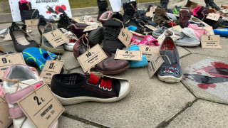 Симпатизанти и членове на ДСБ проведоха акция пред руското посолство
