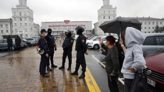 Беларуският президент Александър Лукашенко нареди на полицията да потуши протестите в