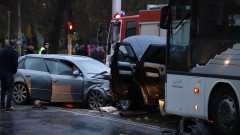 Шофьор помля над 20 коли при гонка с полицията в София