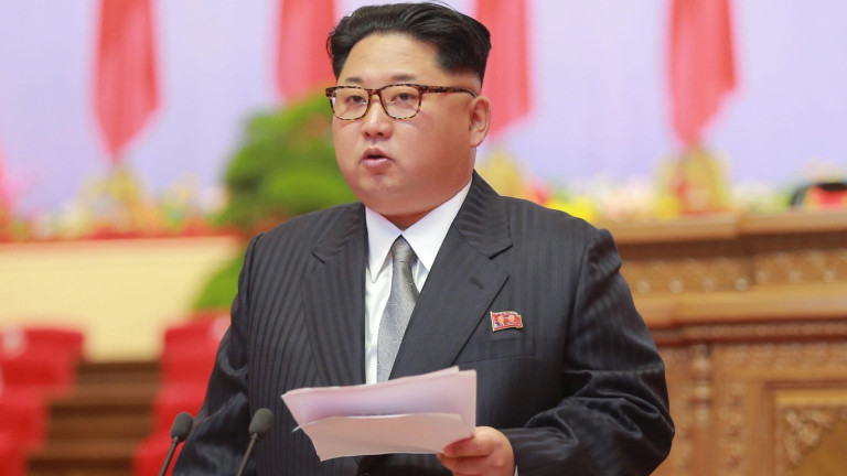 Вождът Ким плаши: Ядреният бутон е на бюрото ми