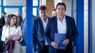 Изпълнителният директор на Левски Даниел Боримиров размаха пръст на треньора