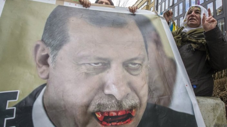 Хиляди протестират в Брюксел срещу диктатурата и фашизма на Ердоган