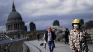 Британското правителство се е отказало от плановете да въведе пълни