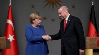 ЕС не издържа на изнудването на Гърция и Кипър, оплака се Ердоган пред Меркел