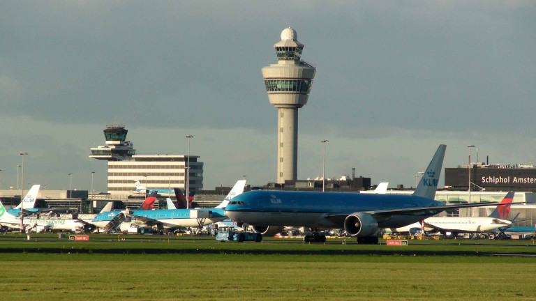 Амстердамското летище Схипхол - едно от най-натоварените в Европа, може