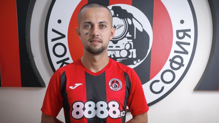 Локомотив (София) представи Джунейт Али