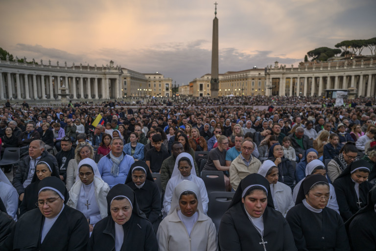 Хиляди се събраха на плпощад