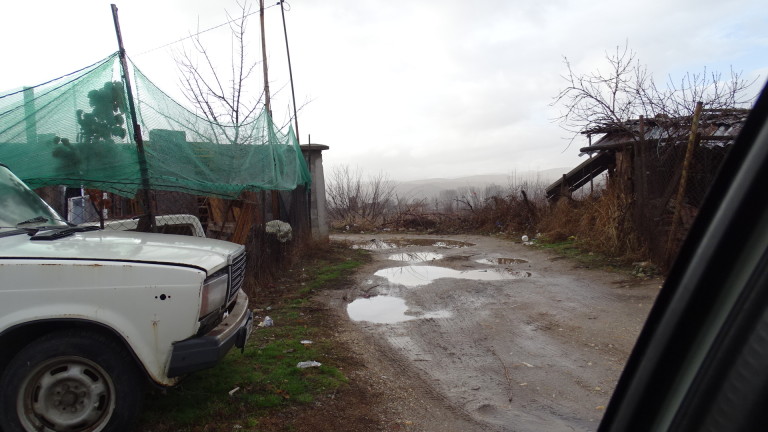 В Божурица искат да бъдат изселени пет семейства след убийството на жена в селото